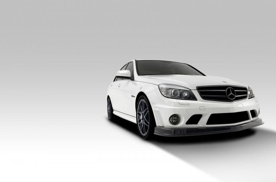  Mercedes-Benz C63 AMG by Vorsteiner 2010 года  (фото 12 из 27)